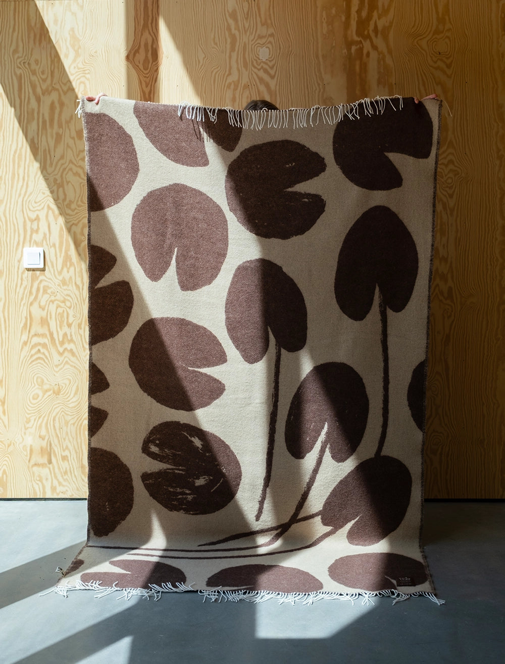 Water Lillies Large Wool Blanket - Brown