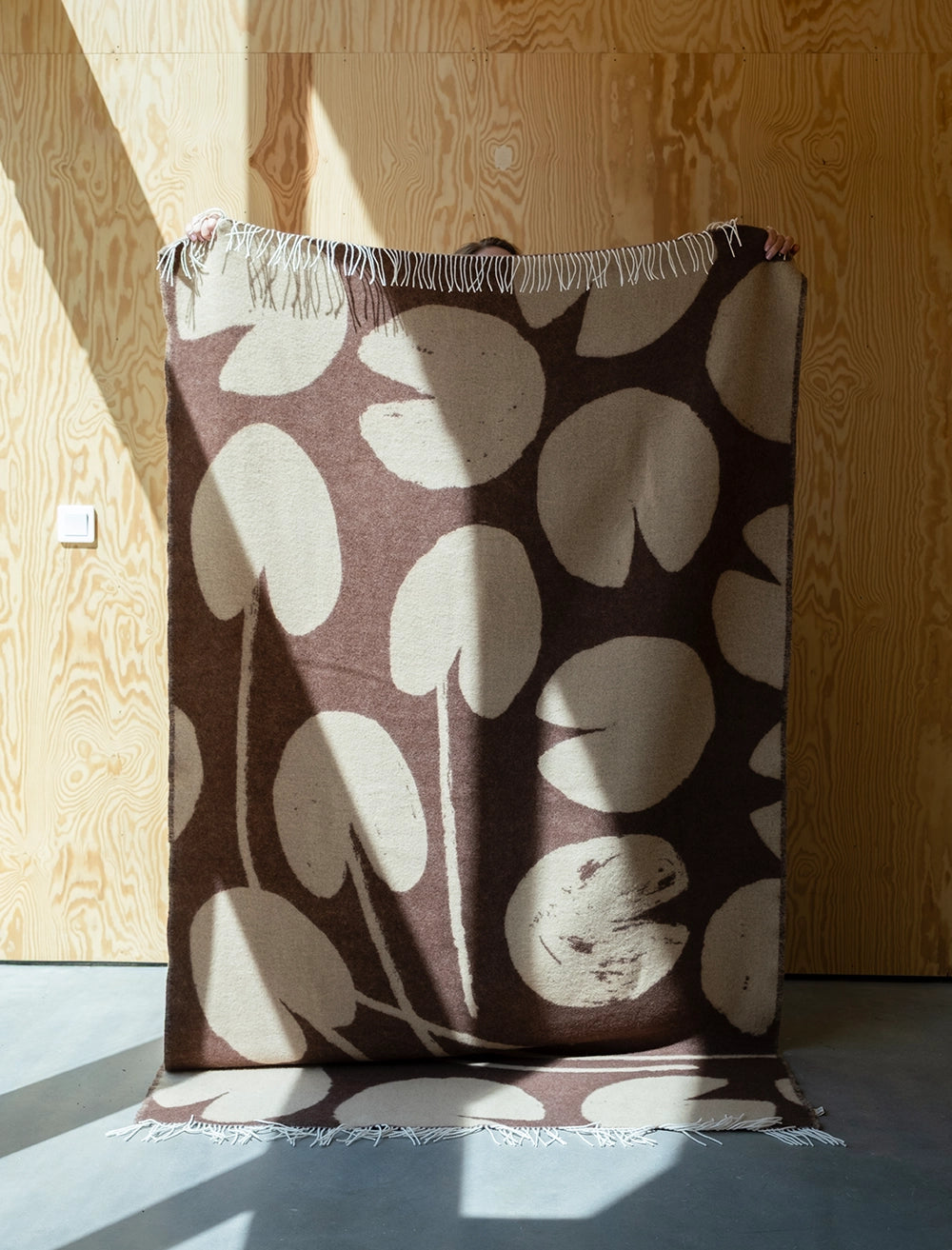 Water Lillies Large Wool Blanket - Brown