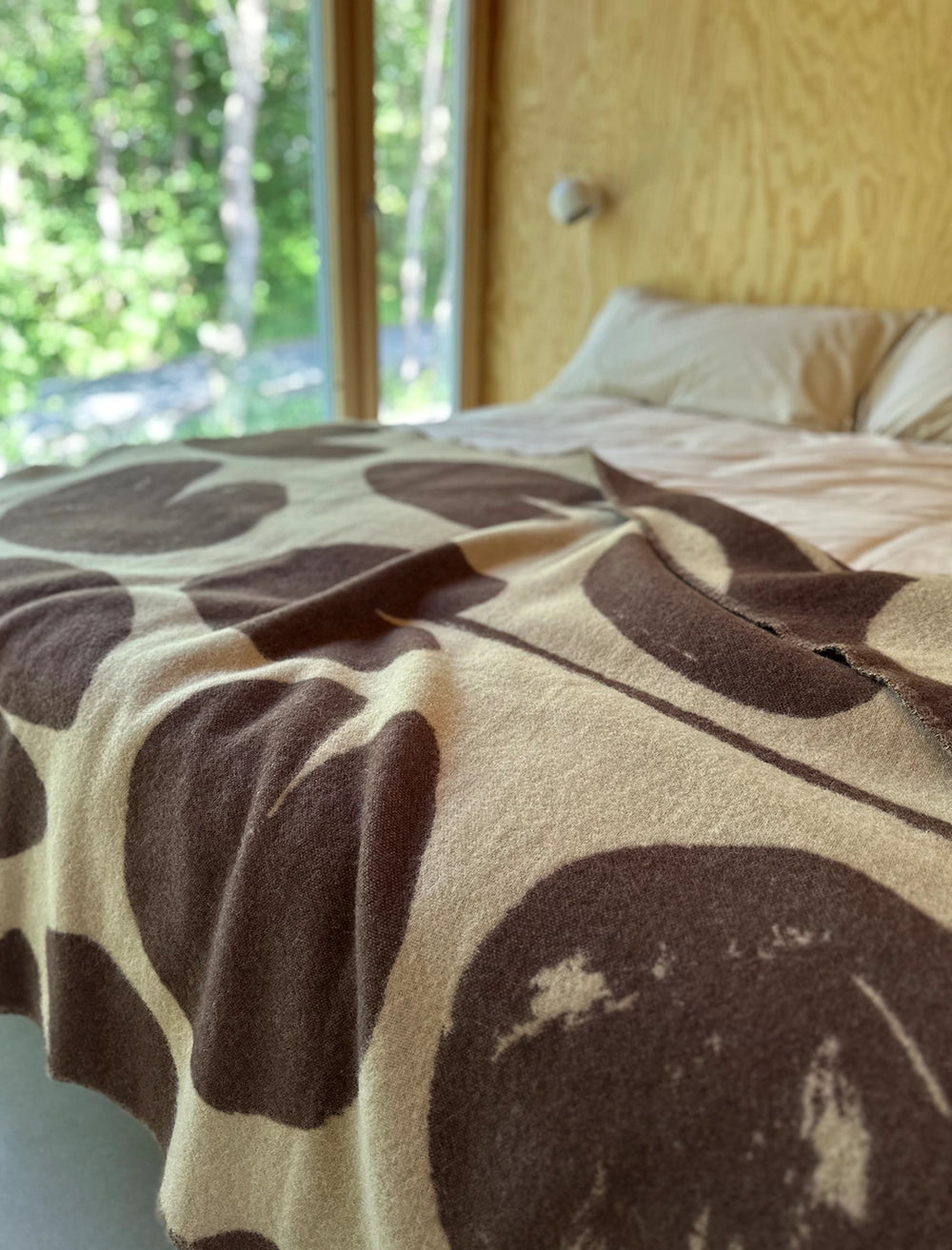 Water Lillies Large Wool Blanket - Brown
