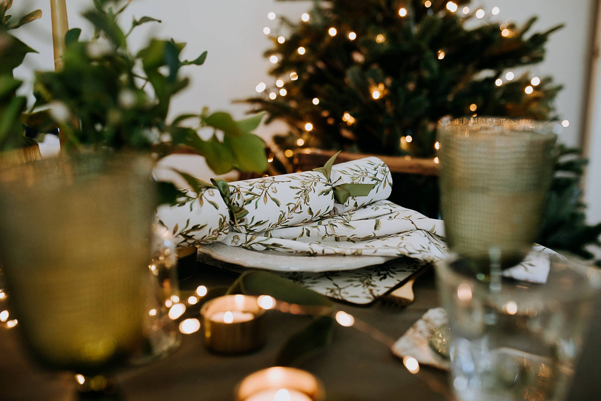 MISTLETOE LUXURY CHRISTMAS CRACKERS