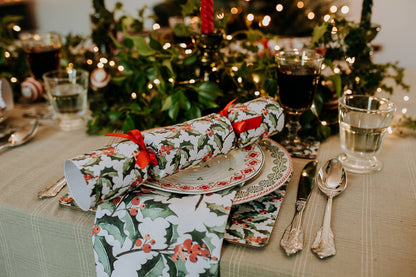 GREEN HOLLY LUXURY CHRISTMAS CRACKERS