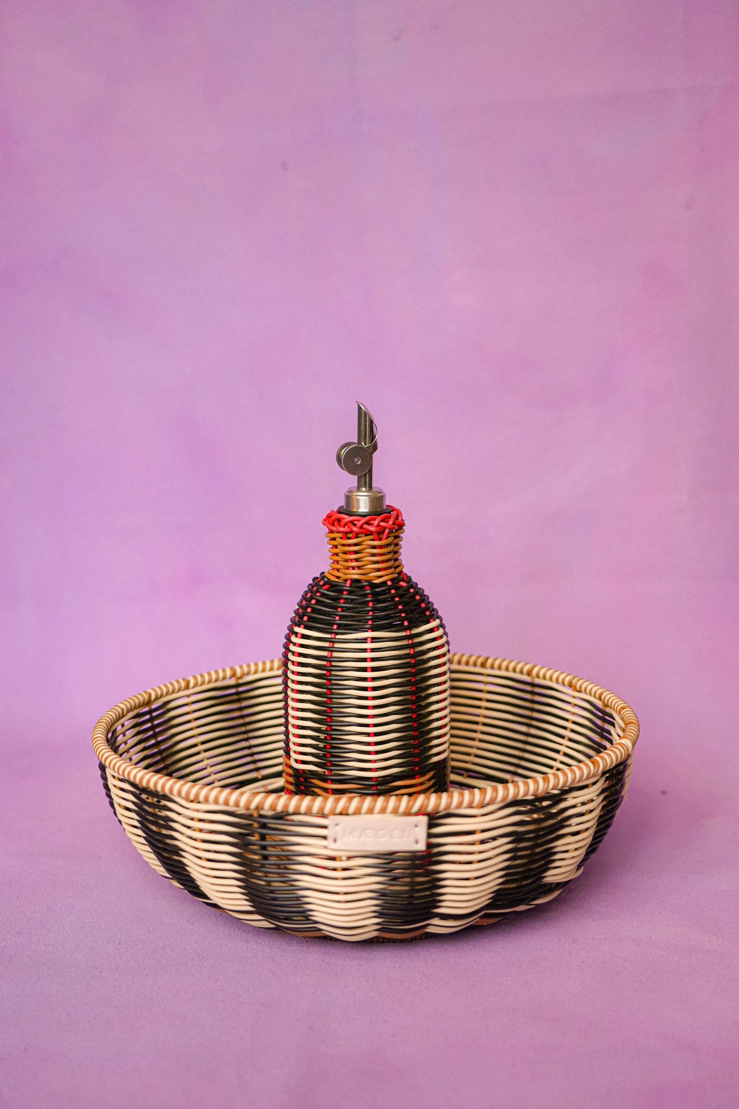 Maegen Oil Pourer - Black/Cream