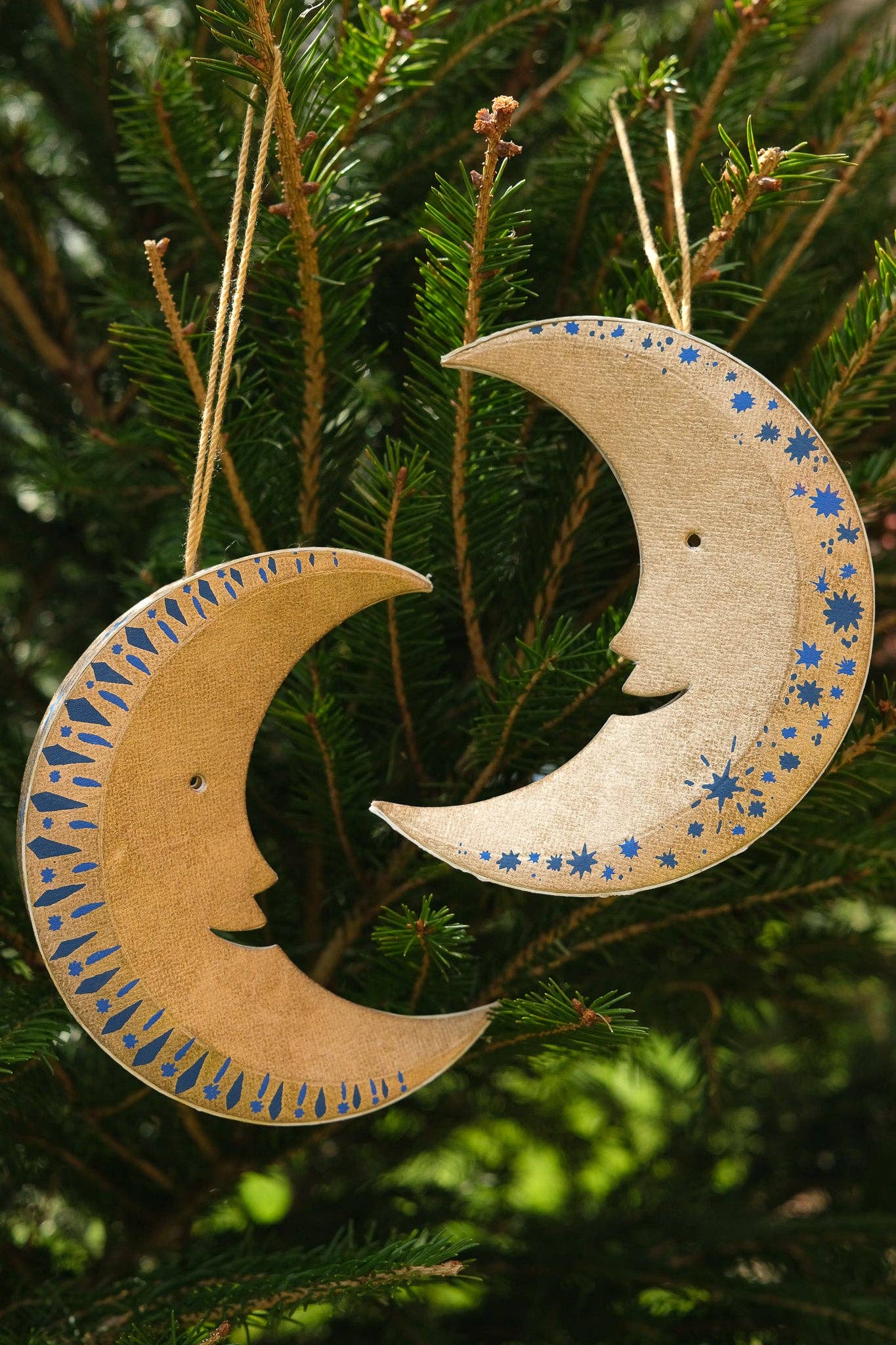 Golden  Man on the Moon Screen-Printed Board Decoration