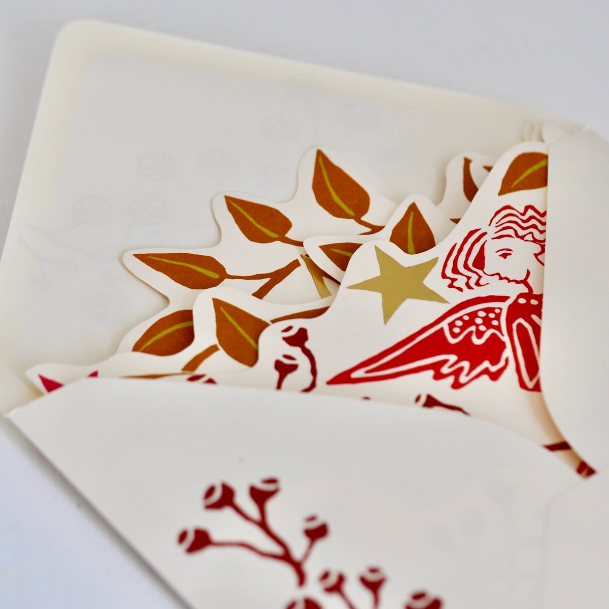 Cambridge Imprint Splendid Shelf Decoration Leaves and Berries