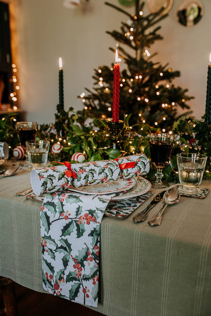 GREEN HOLLY LUXURY CHRISTMAS CRACKERS