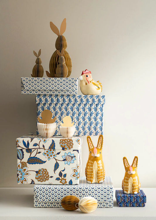 Honeycomb Hare H16cm Walnut
