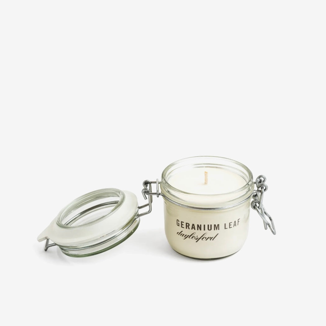 Daylesford Organic Botanical Geranium Scented Candle - Medium
