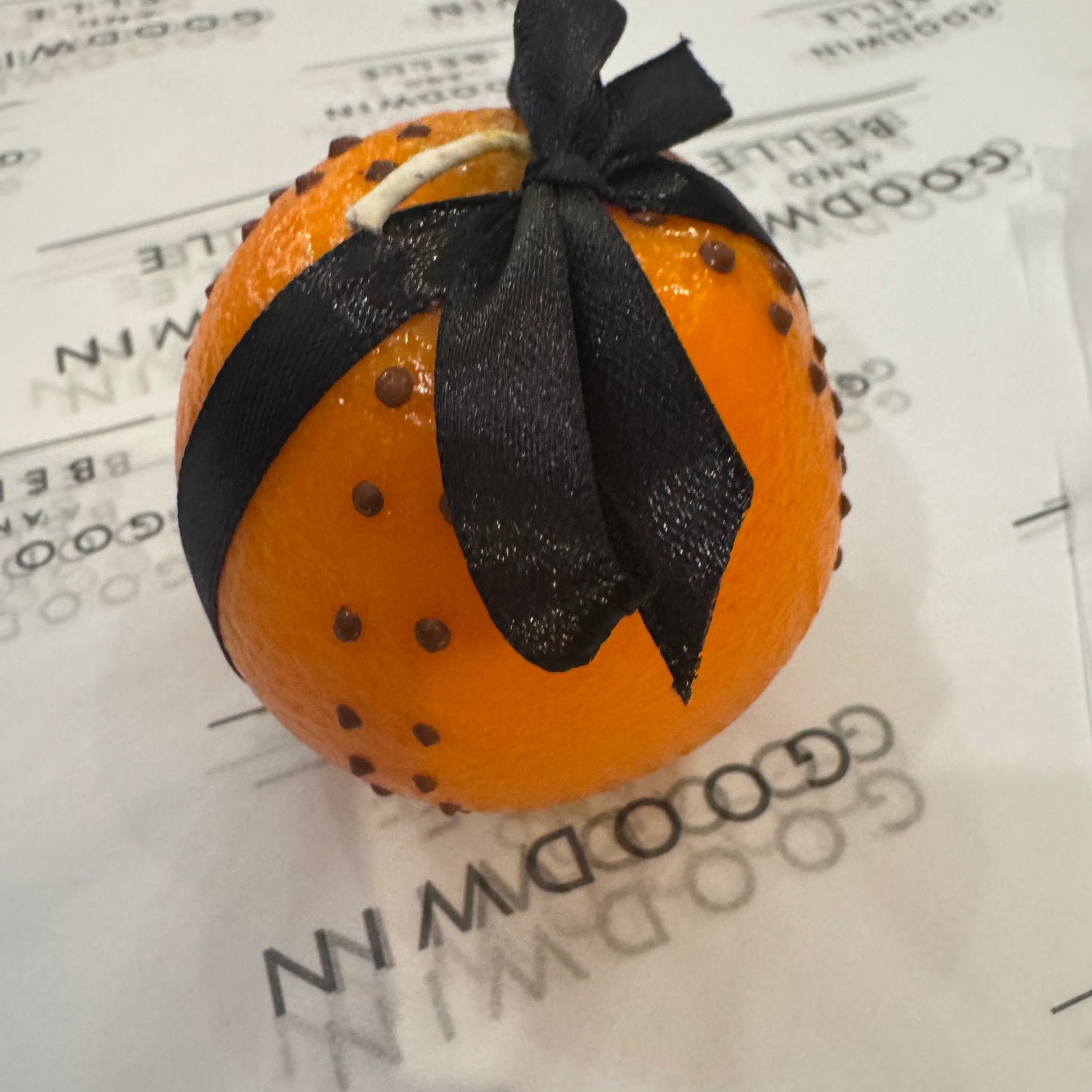 The Pomander Candle / Black Ribbon Ribbon / B3