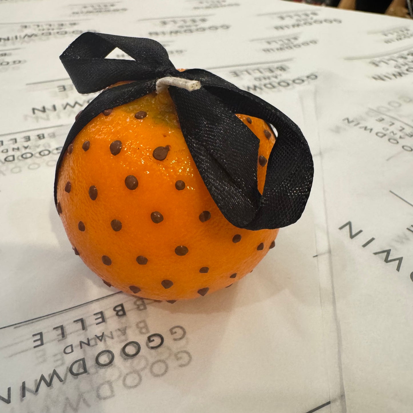 The Pomander Candle / Black Ribbon Ribbon / B2