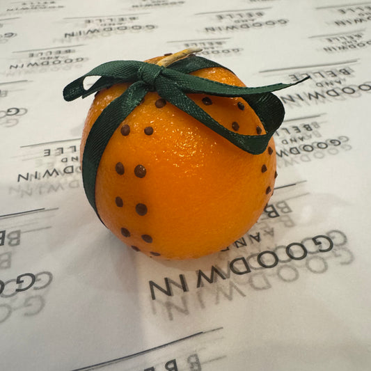 The Pomander Candle / Moss Green Ribbon / M3