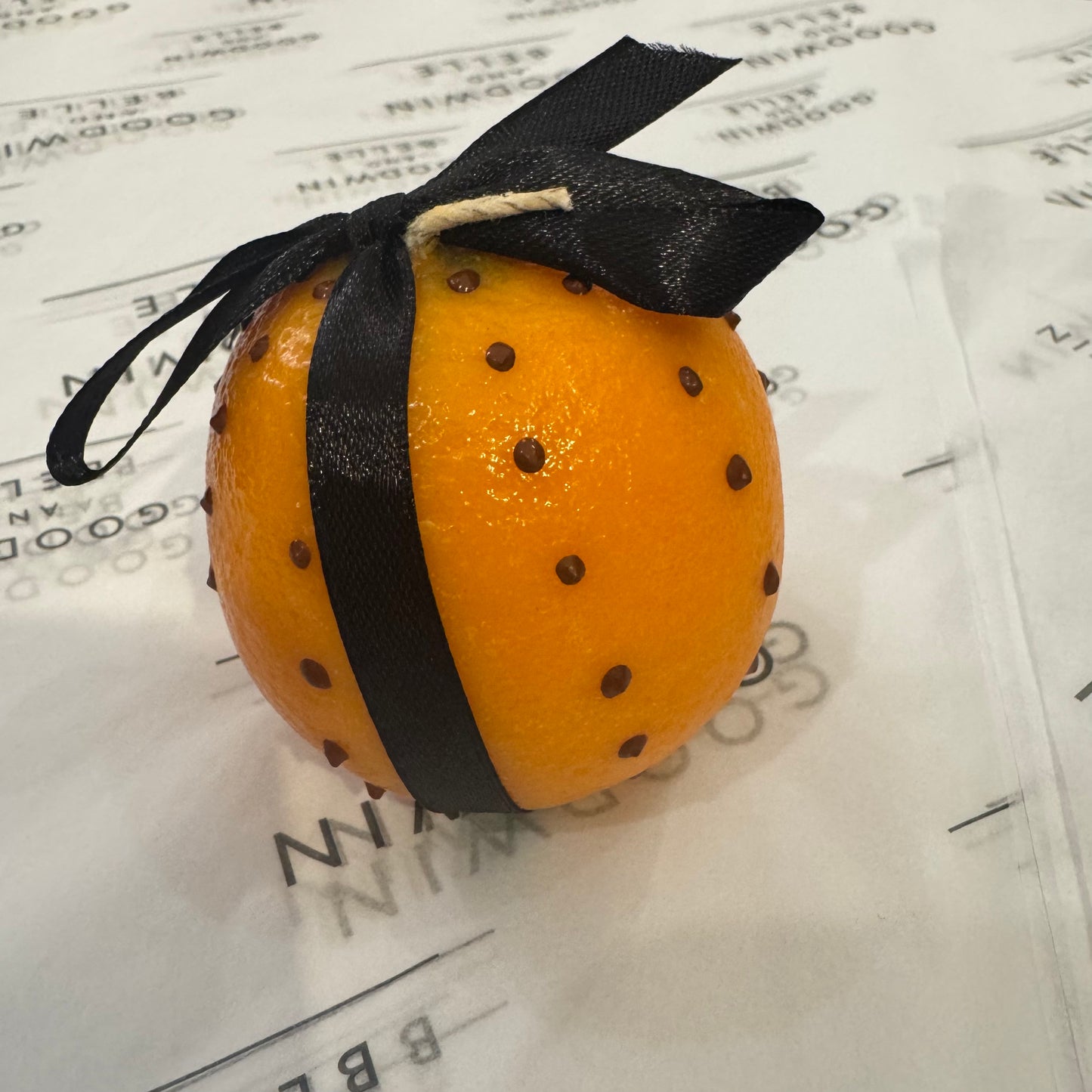 The Pomander Candle / Black Ribbon Ribbon / B1