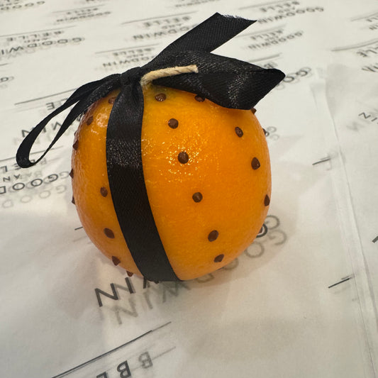 The Pomander Candle / Black Ribbon Ribbon / B1