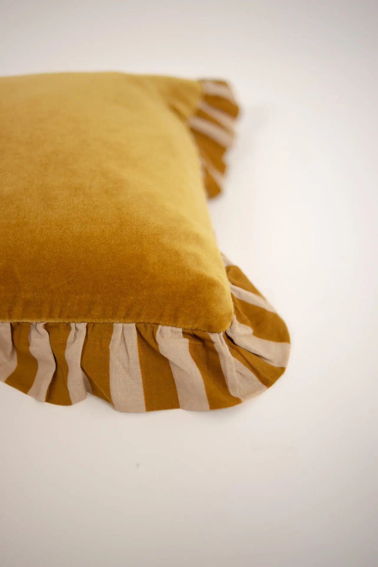Elina cushion yellow