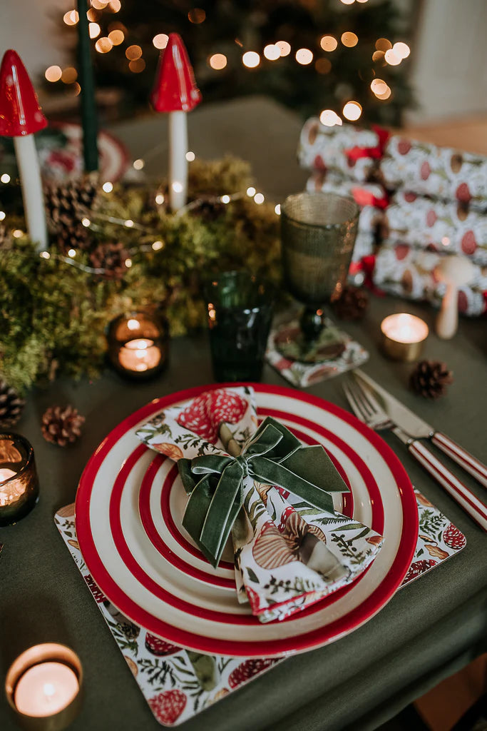6 Luxury Christmas Crackers - Mushroom