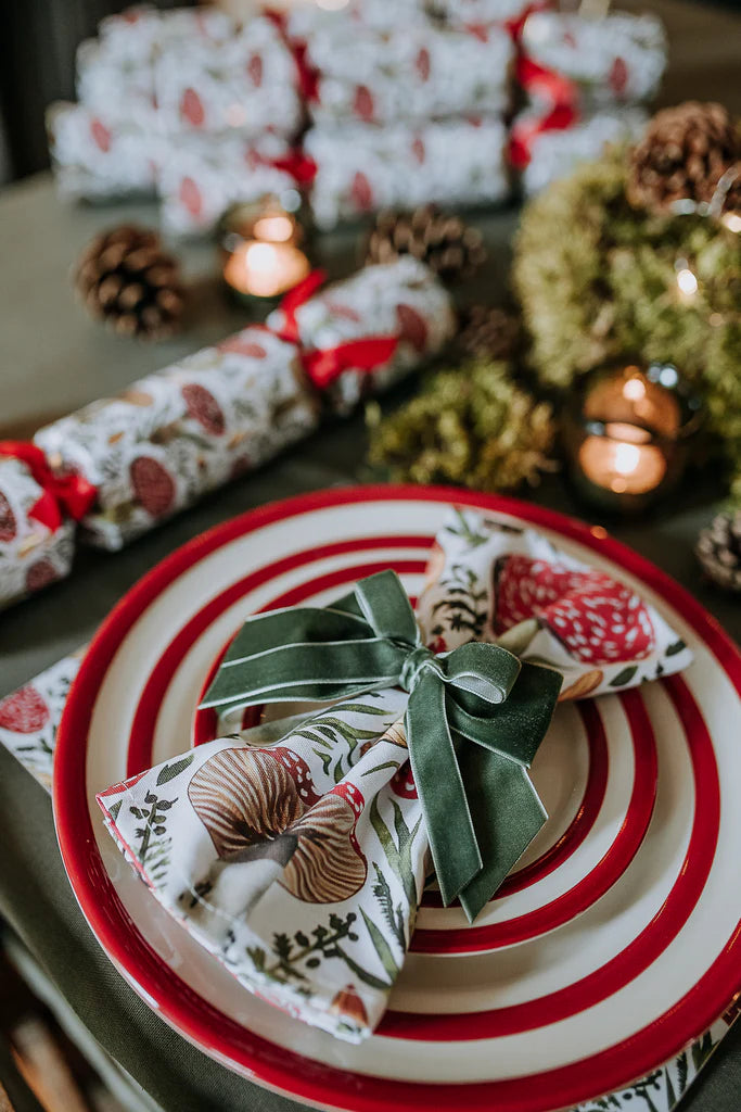 6 Luxury Christmas Crackers - Mushroom