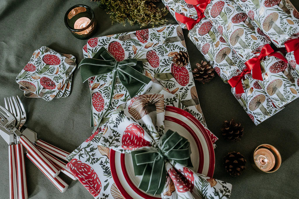 6 Luxury Christmas Crackers - Mushroom