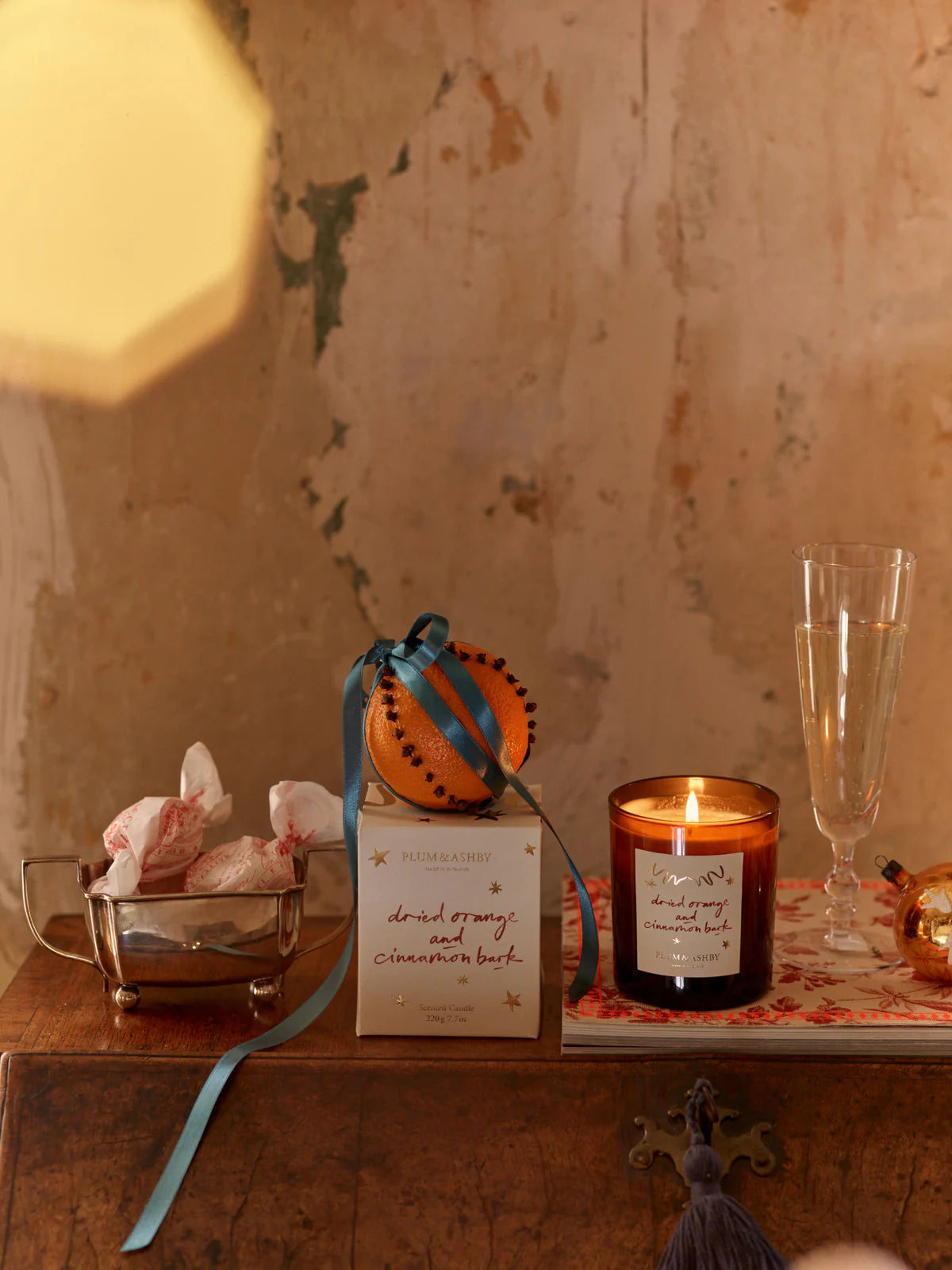 Plum & Ashby Ceadarwood & Pine Needle Candle 220g
