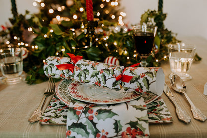GREEN HOLLY LUXURY CHRISTMAS CRACKERS
