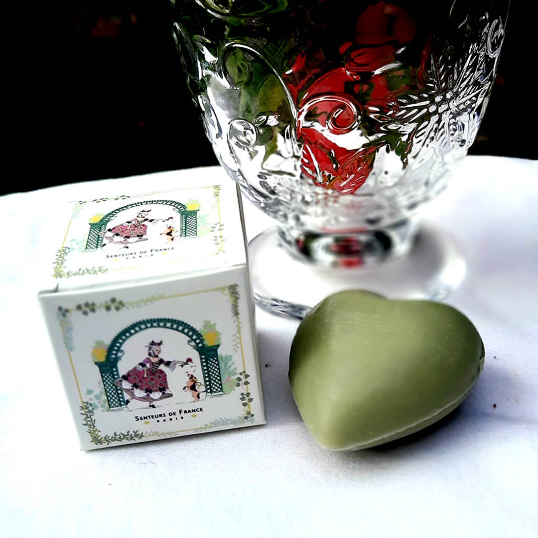 Olive heart soap Marquise in her dog