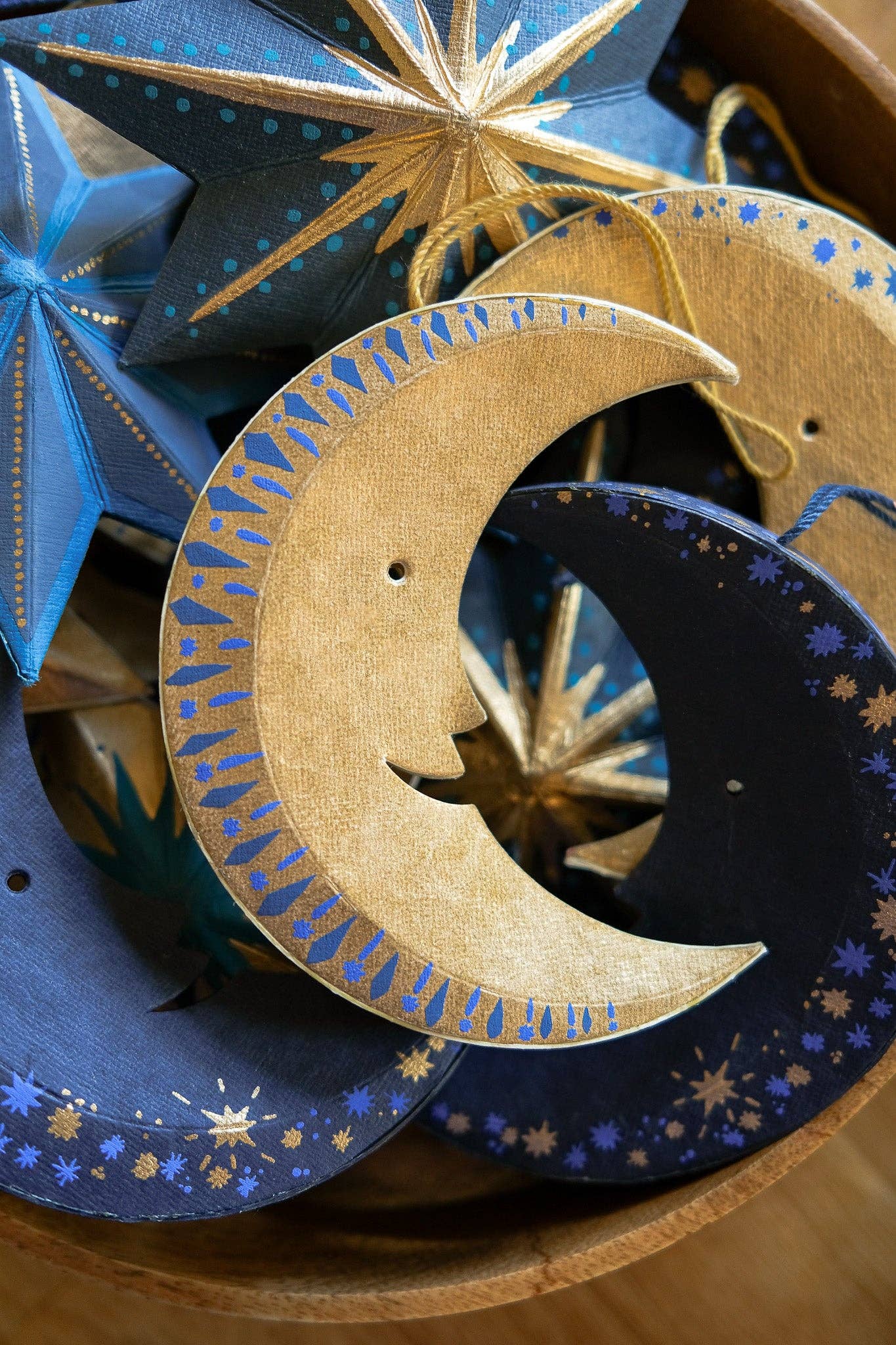 Golden  Man on the Moon Screen-Printed Board Decoration