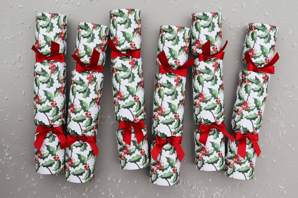 GREEN HOLLY LUXURY CHRISTMAS CRACKERS